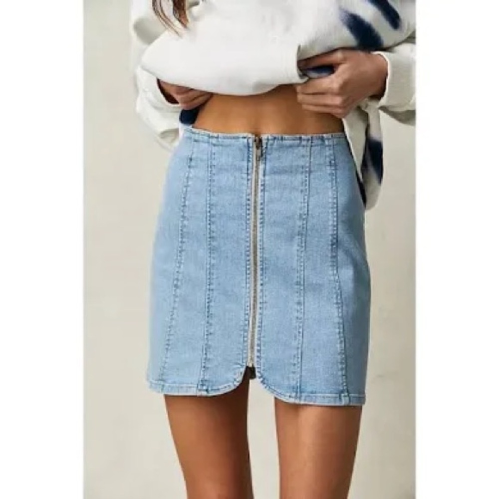 Free People Layla High-Waisted Zip Front mini skirt in Starwash. NWT size 10.